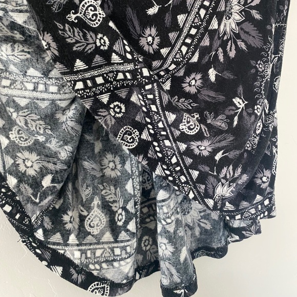 Mudd Pattern Black Racerback Tank Top/ Size Medium - Picture 4 of 5